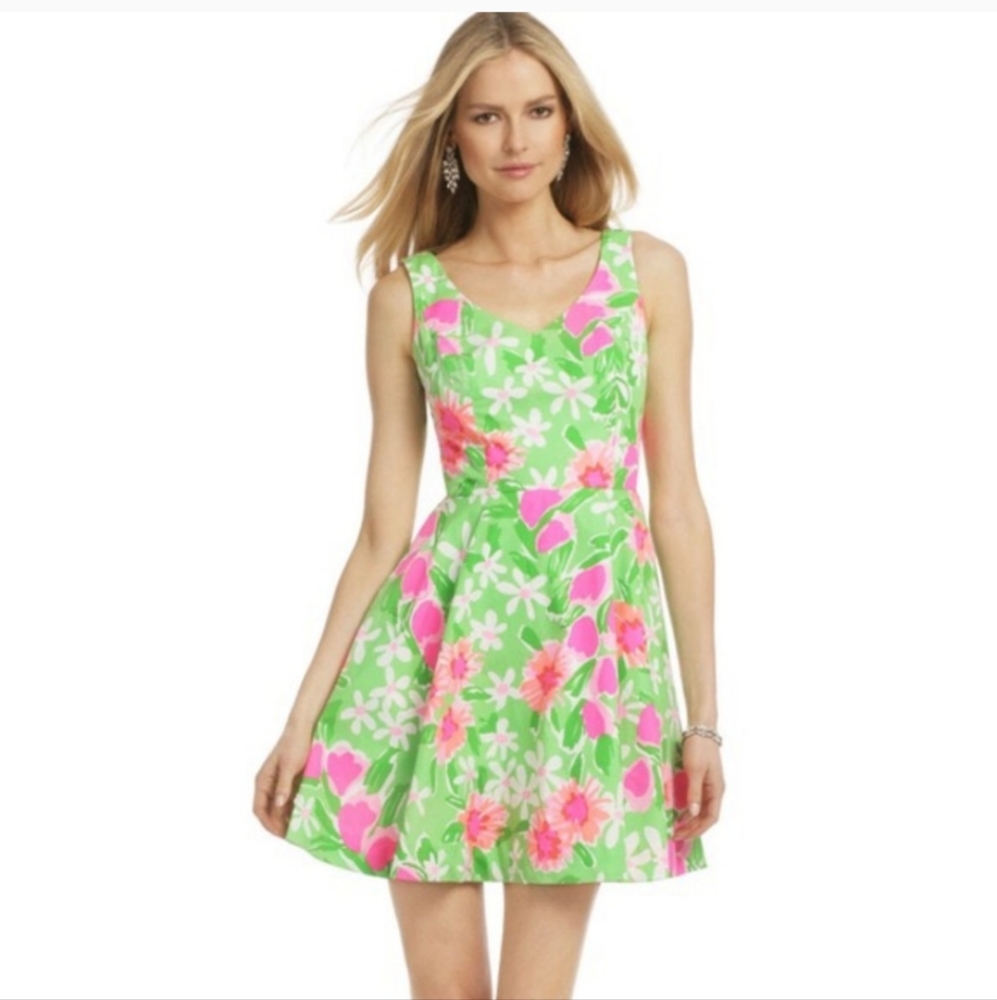 Approximate: Waist  14-15”, pit to pit 18”, waist to hem 21 “, top to bottom 36”